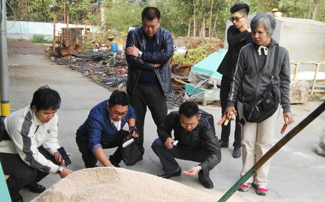泰國客戶來我公司考察鋸末顆粒機(jī) 泰國客戶來我公司考察鋸末顆粒機(jī)